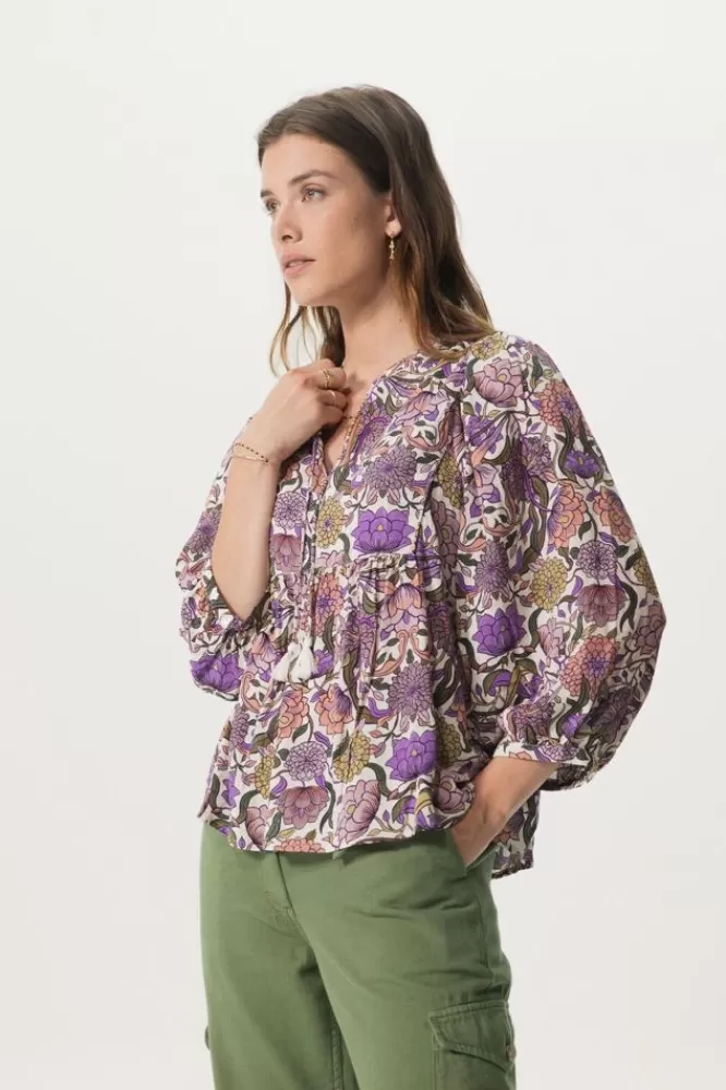 Dames Blouses-BlouseMetPaarseBloemenprintEnKwastjes