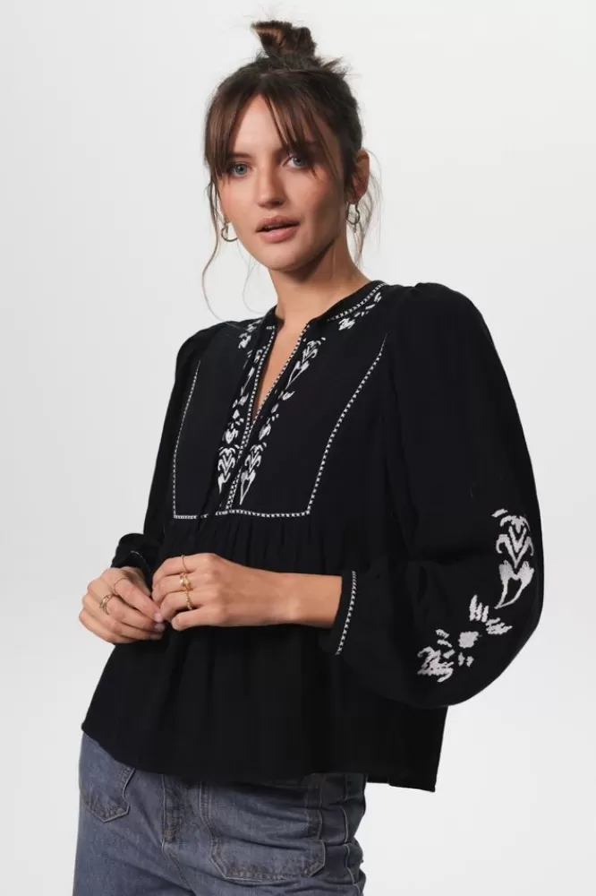 Dames Blouses-EBlouseMetEmbroideryDetails