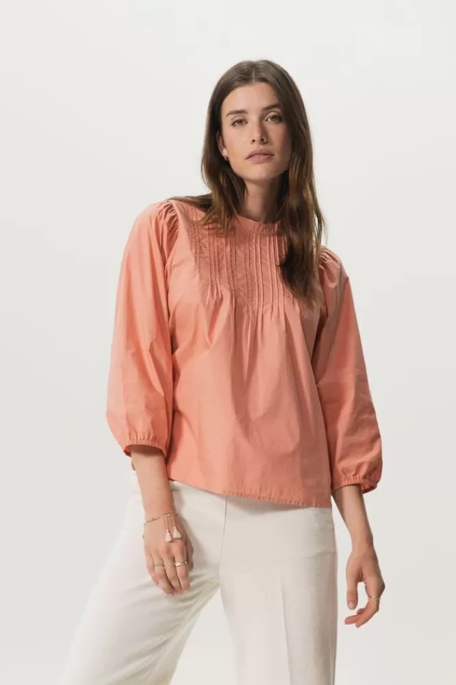 Dames Blouses-LichtOranjePoplinBlouseMetPintuckDetail