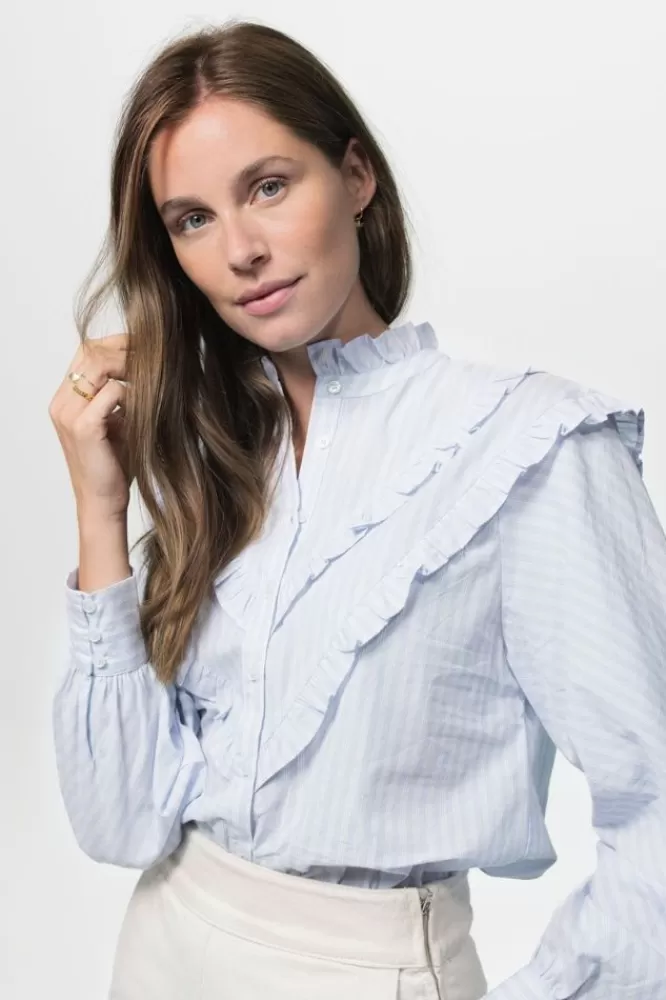 Dames Blouses-LichtblauwGestreepteBlouseMetRuffleDetails