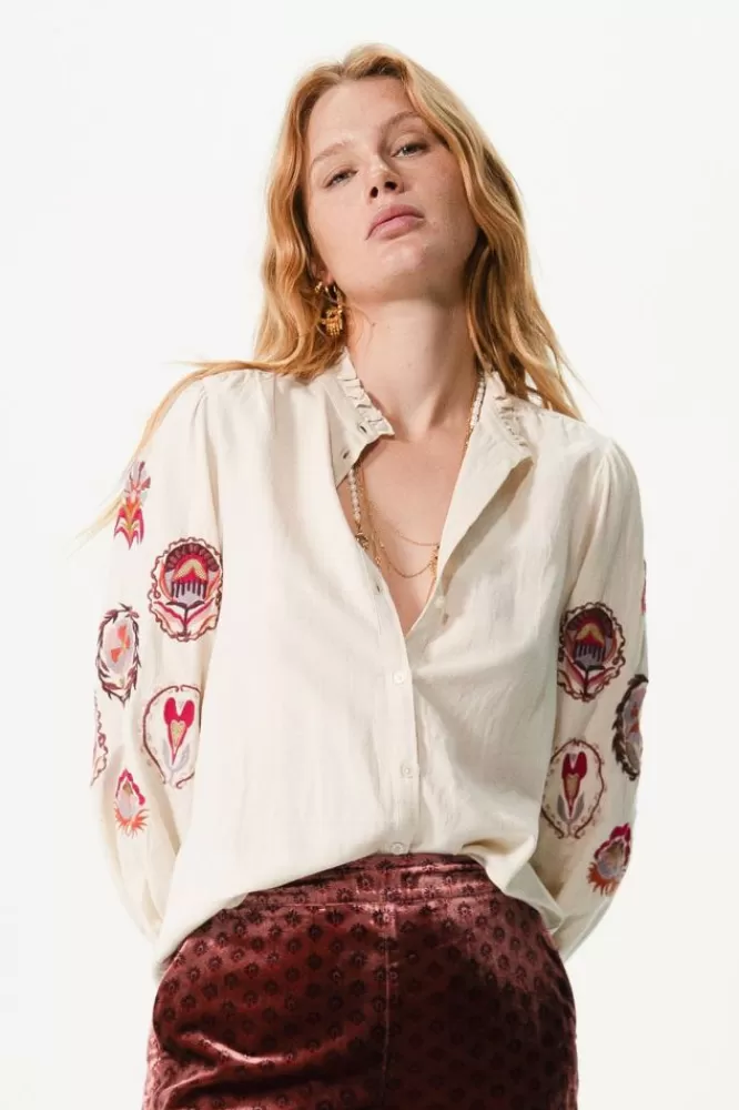 Dames Blouses-TeBlouseMetEmbroideryDetails